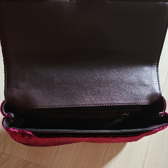 Nine West Elegant Velvet Chain Strap Bag - Picture 3 of 8